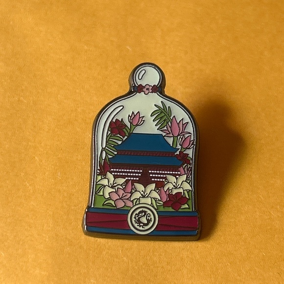 Loungefly Mulan Princess Terrarium Pin Disney - Picture 1 of 3